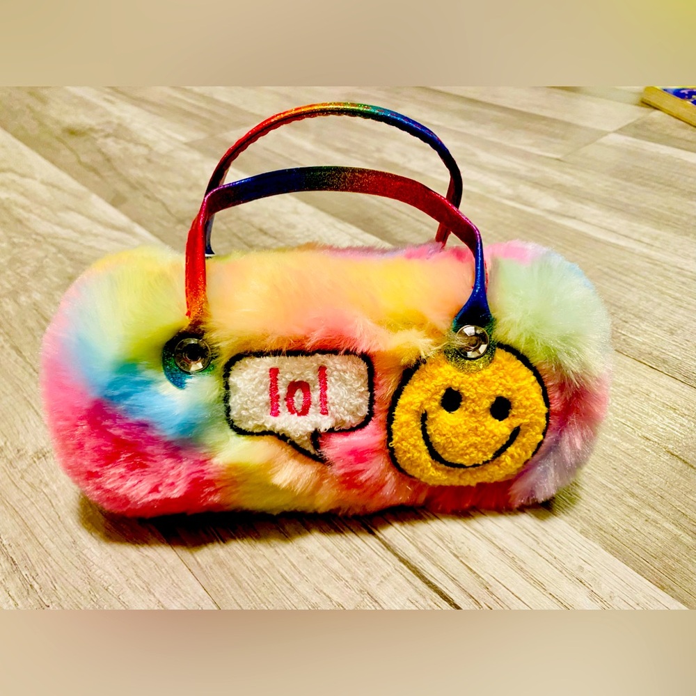 NWT The Children’s Place Girls Embroidered Happy Face Faux Fur Sunglass Case